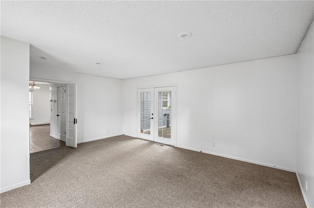 325 S Cherry Street Property Photo 8