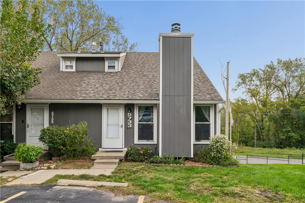 5733 N London Avenue Property Photo 1