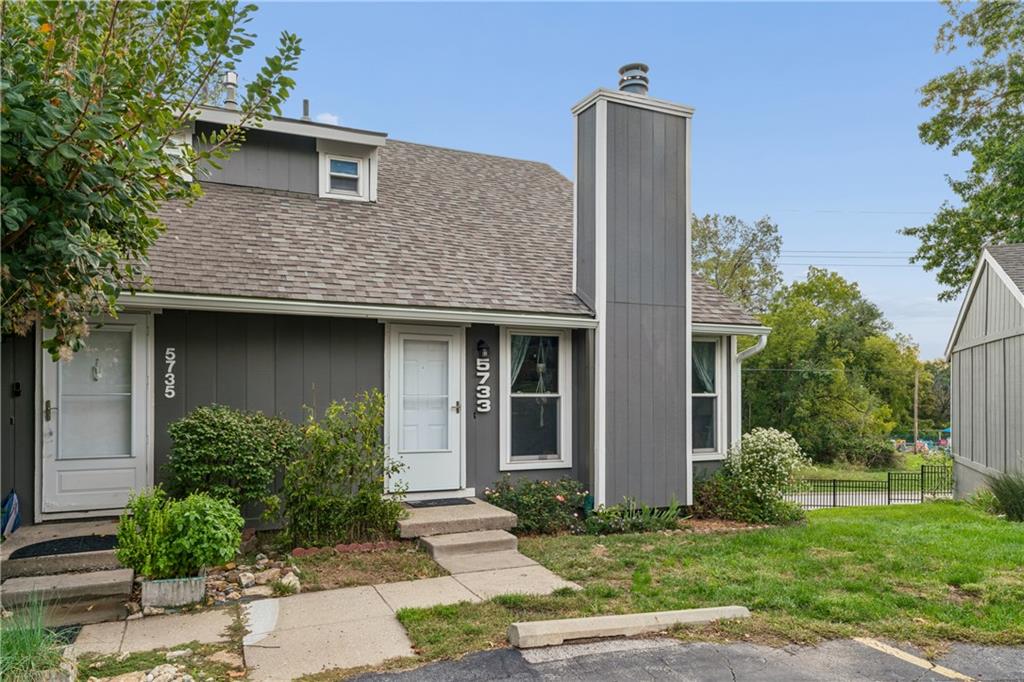5733 N London Avenue Property Photo 2