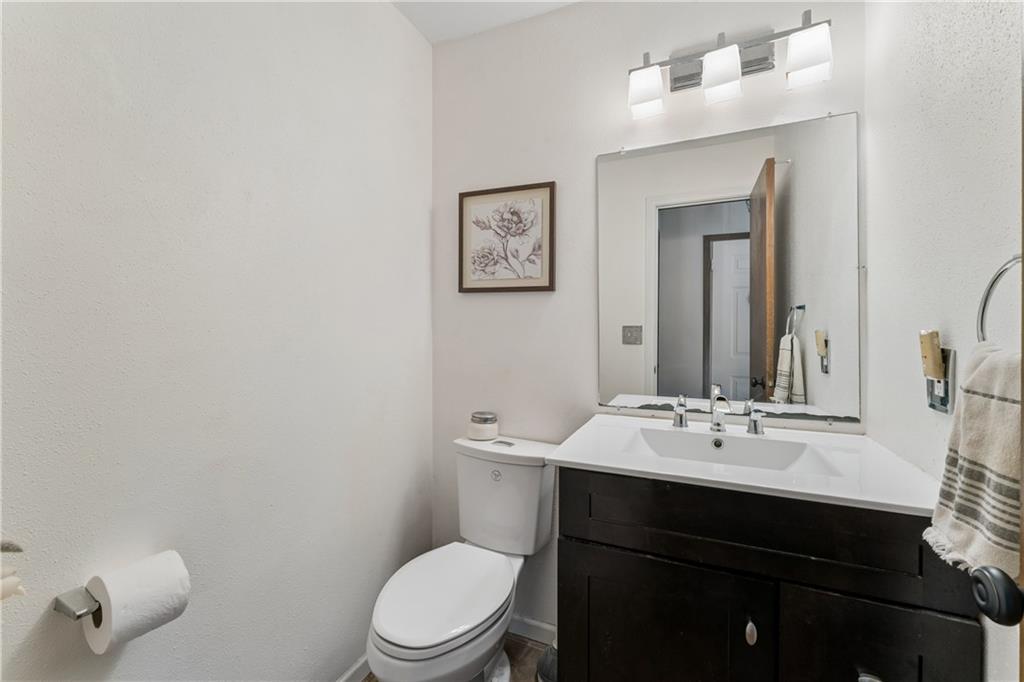 5733 N London Avenue Property Photo 11