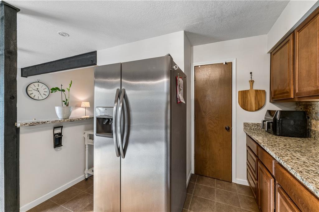 5733 N London Avenue Property Photo 15