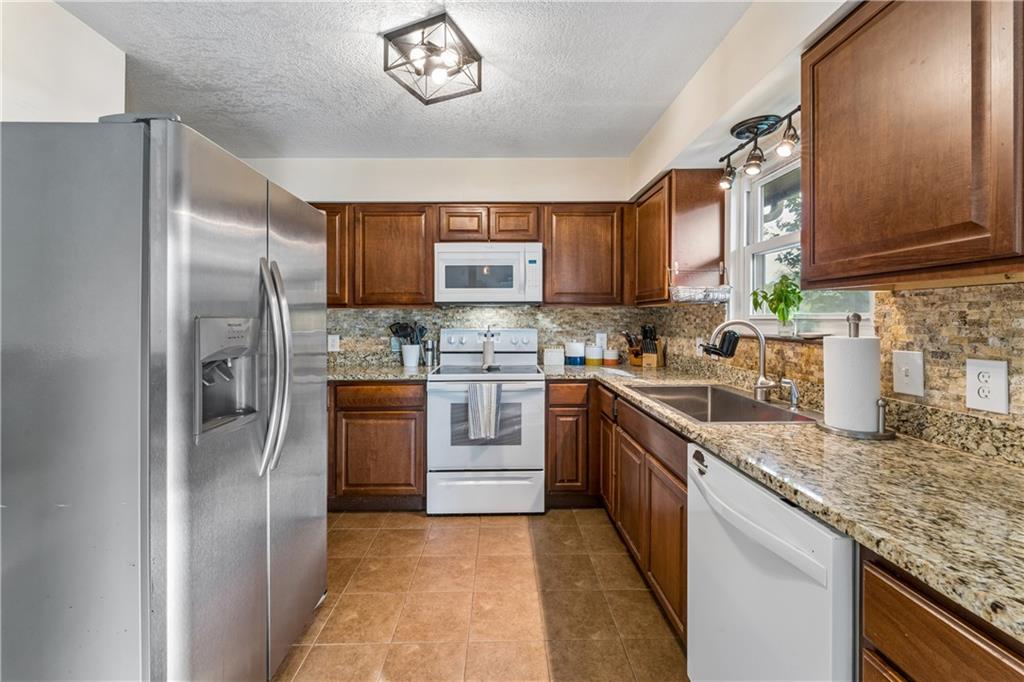 5733 N London Avenue Property Photo 16