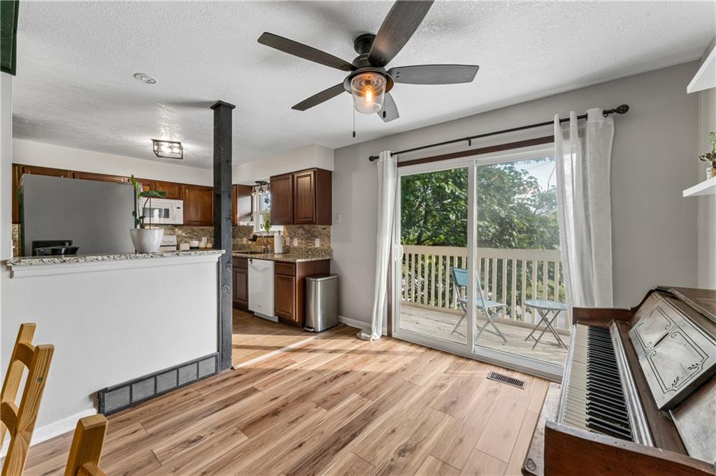 5733 N London Avenue Property Photo 18
