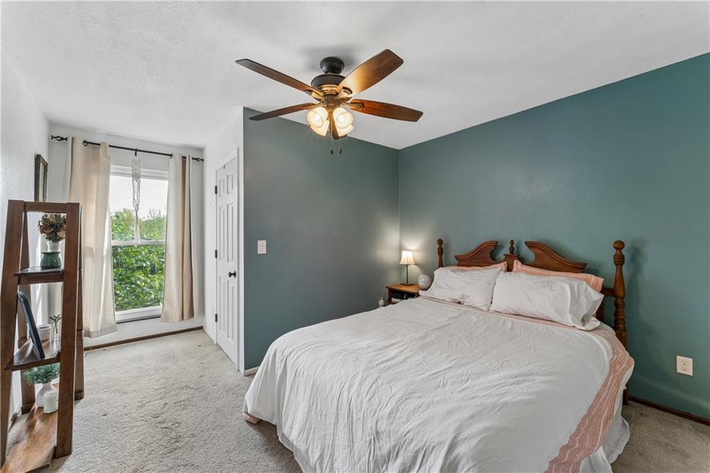 5733 N London Avenue Property Photo 22