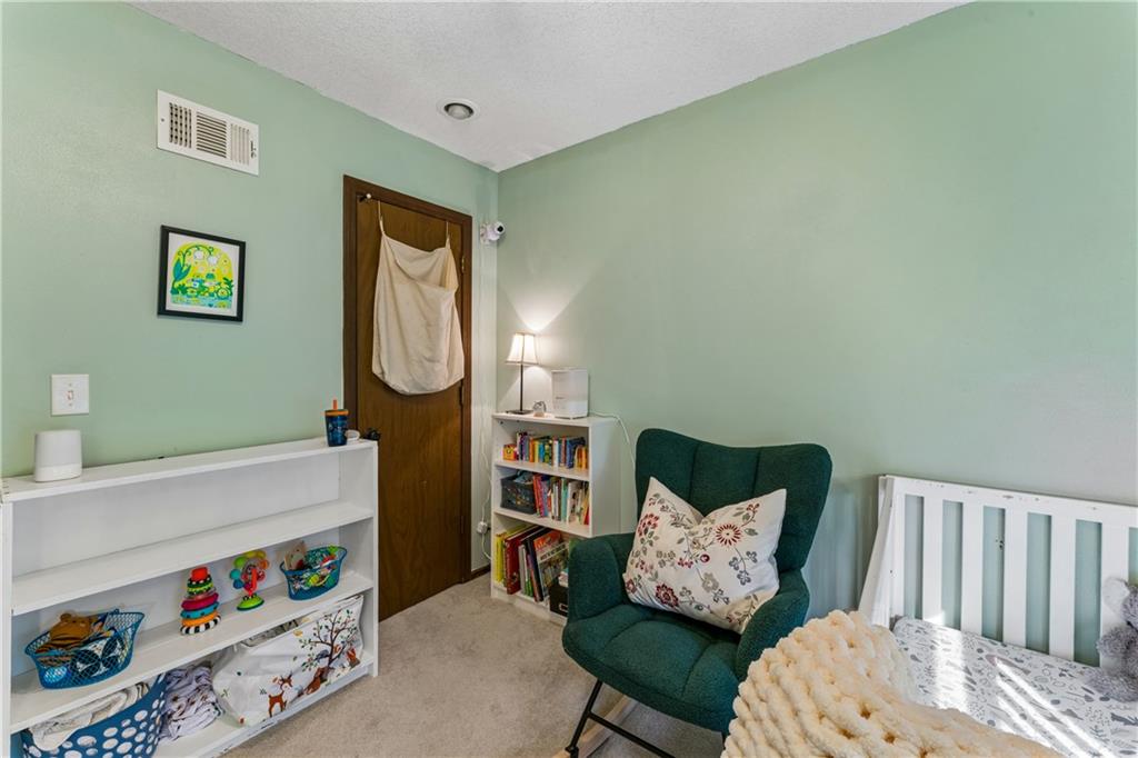 5733 N London Avenue Property Photo 28