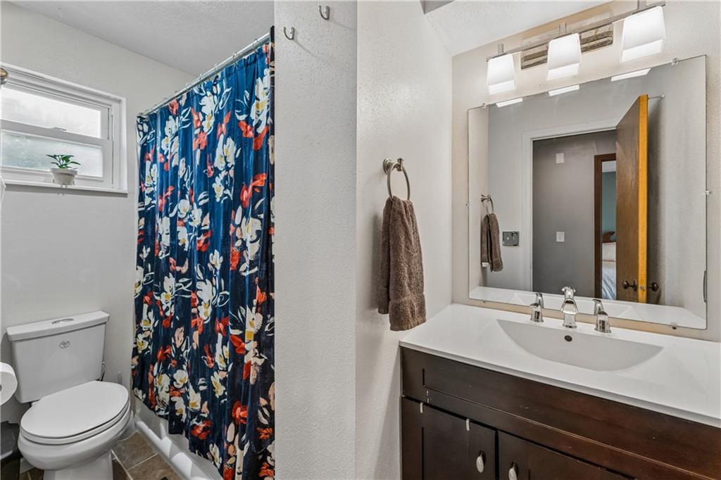 5733 N London Avenue Property Photo 29