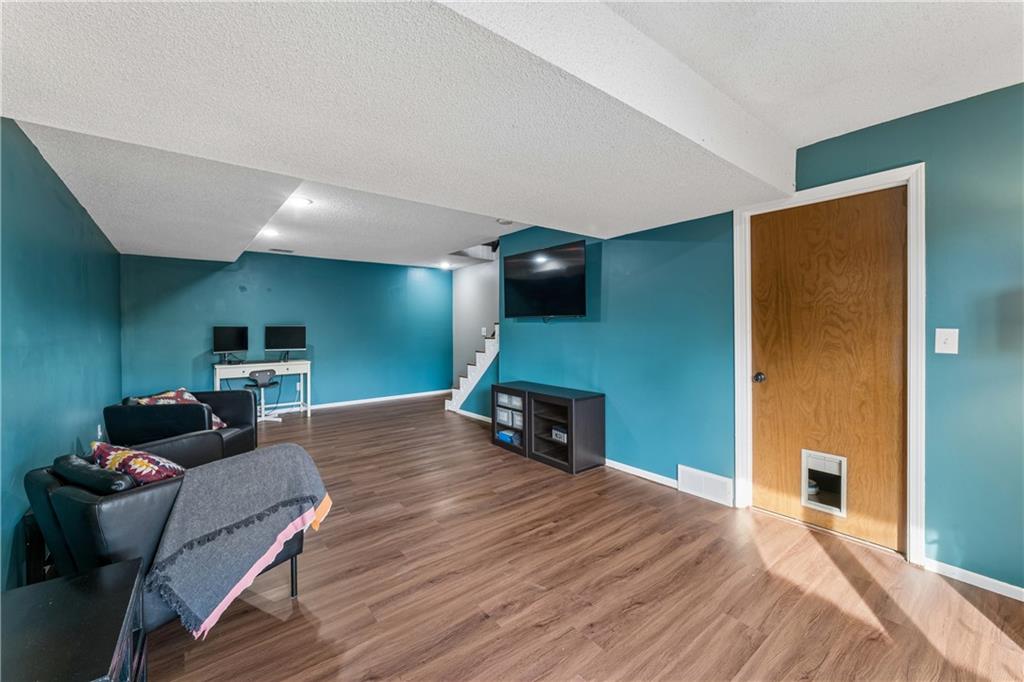 5733 N London Avenue Property Photo 32