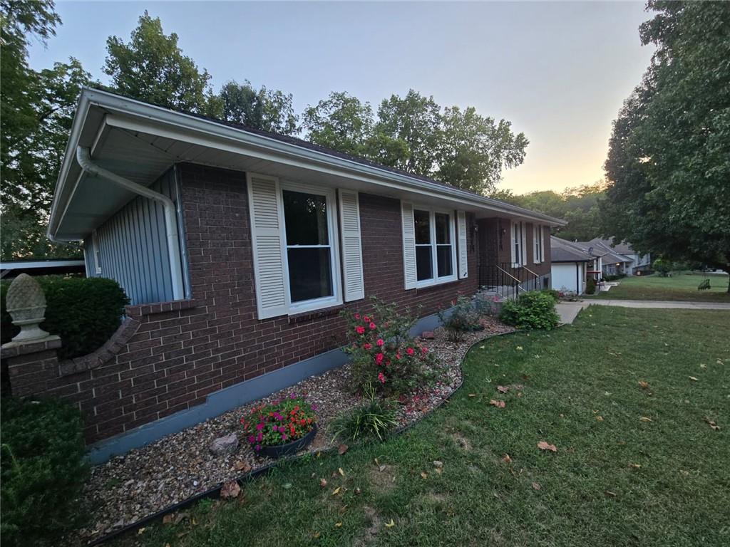 15917 E 41st Street Property Photo 2