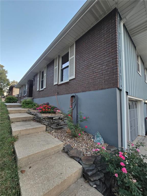 15917 E 41st Street Property Photo 3