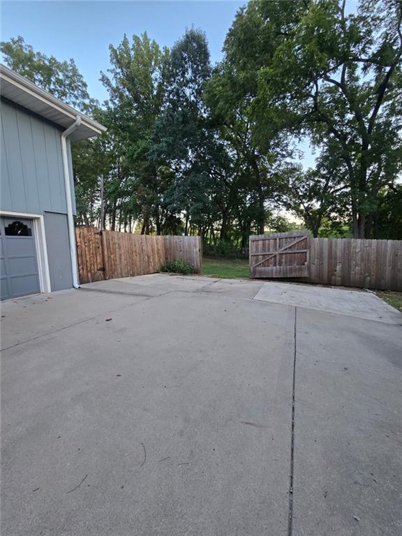 15917 E 41st Street Property Photo 7