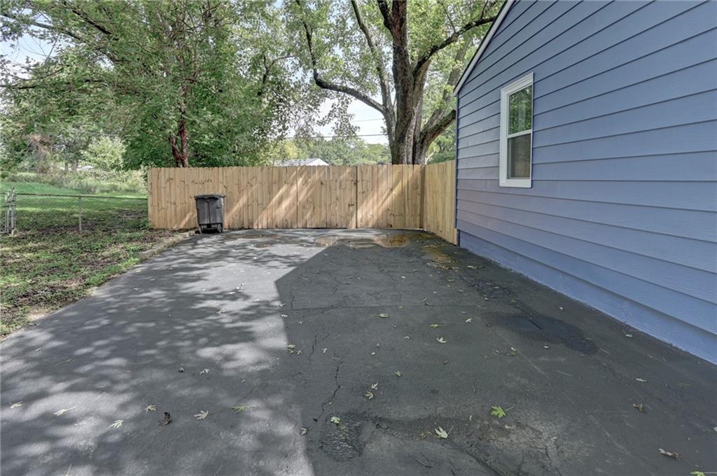 1503 N Hocker Avenue Property Photo 5