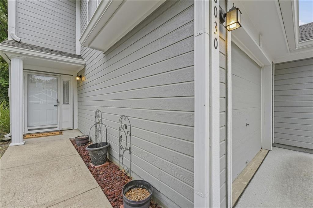 6030 Ne Moonstone Drive Property Photo 3