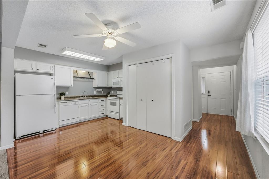 6030 Ne Moonstone Drive Property Photo 12