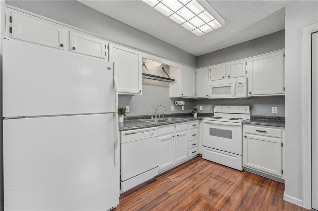 6030 Ne Moonstone Drive Property Photo 15