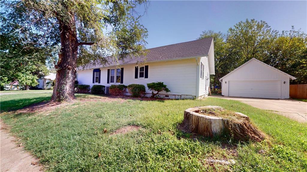 329 W Hunter Street Property Photo 27
