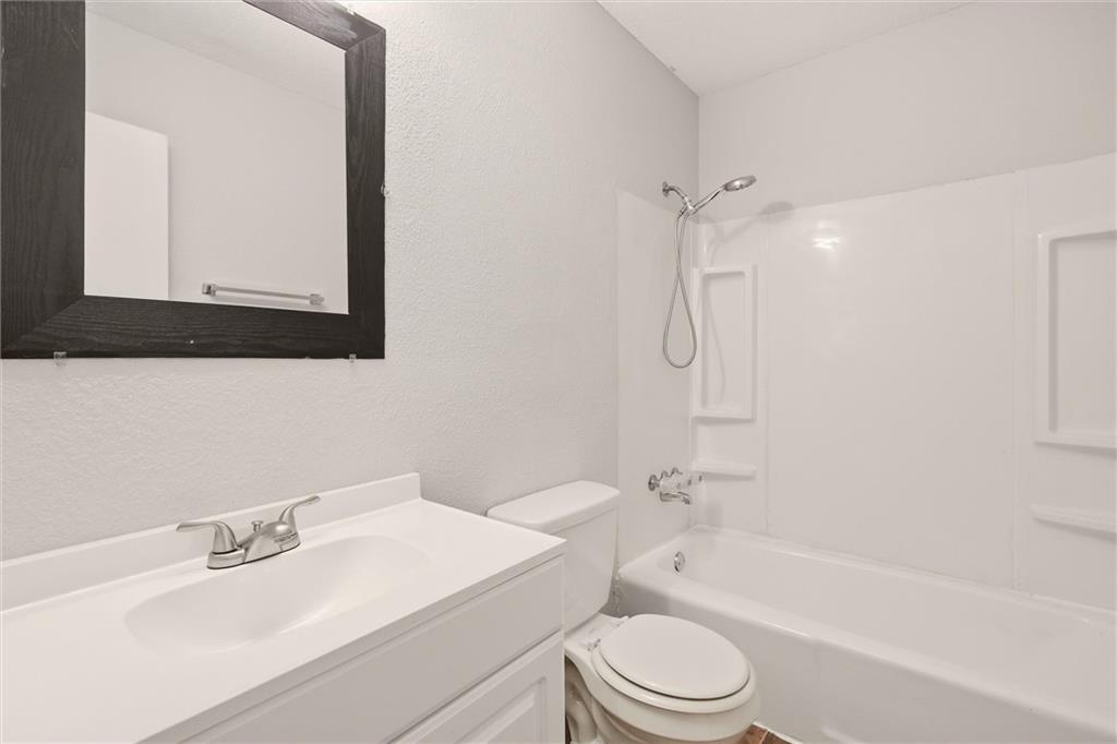 1010-1012 S Osage Street Property Photo 18