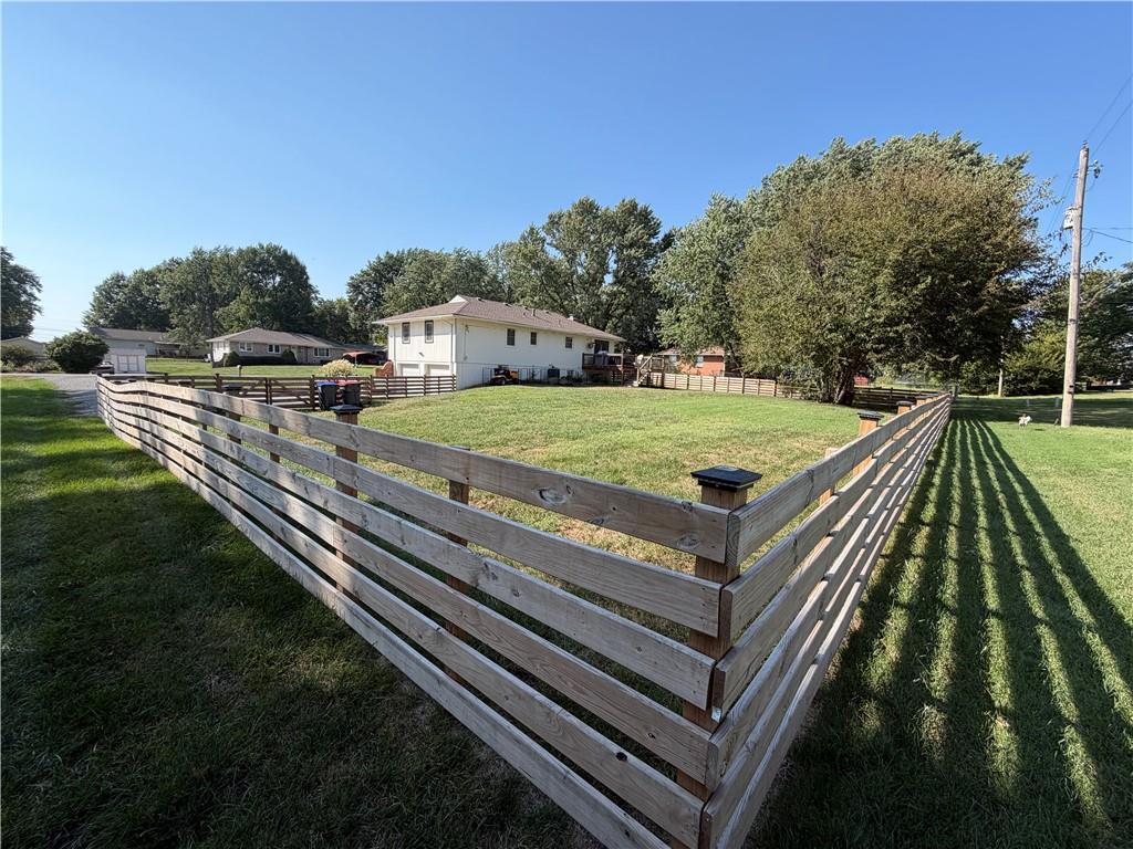3609 N 154th Terrace Property Photo 28