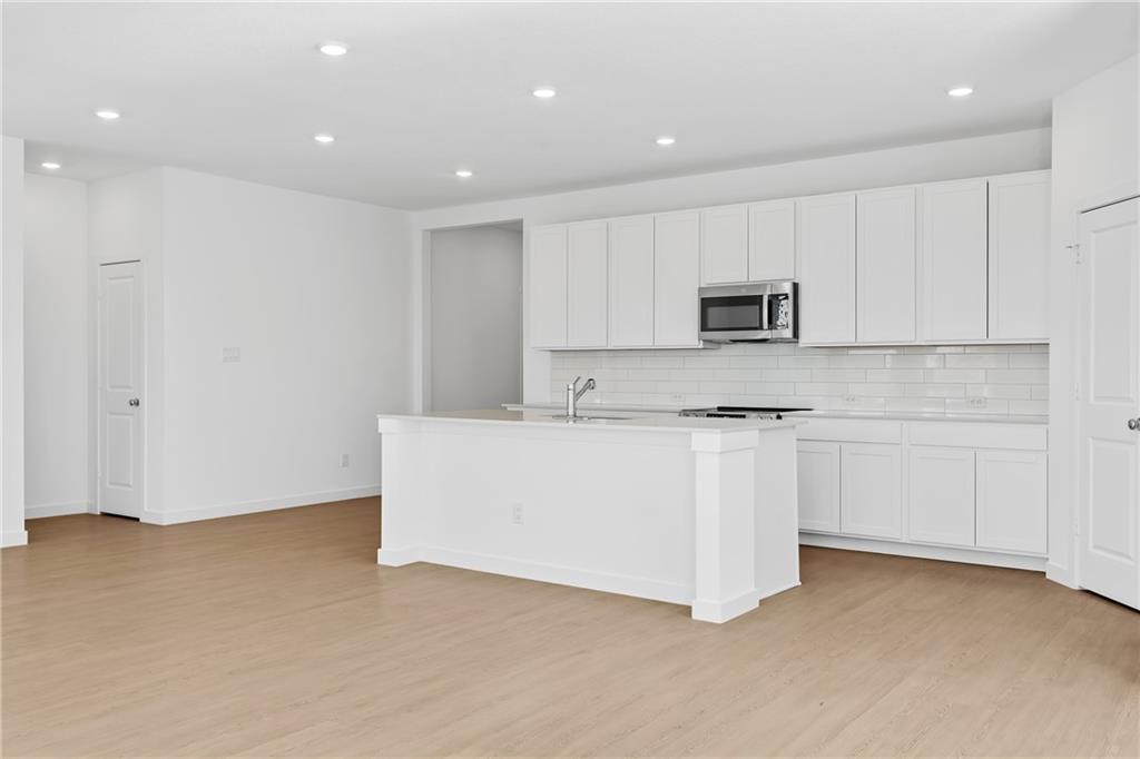 21347 Cleveland Street Property Photo 8