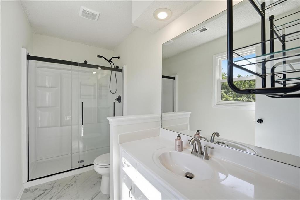 6122 N Coventry Avenue Property Photo 25