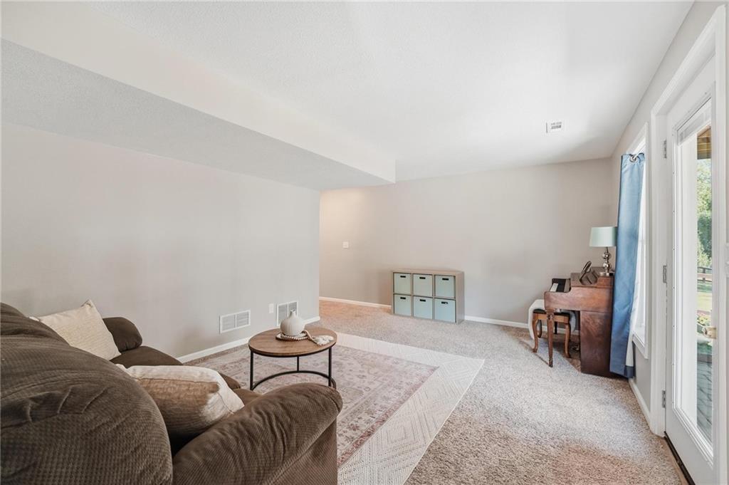 6122 N Coventry Avenue Property Photo 42