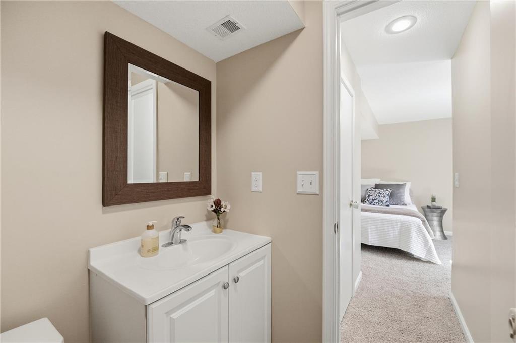 6122 N Coventry Avenue Property Photo 48