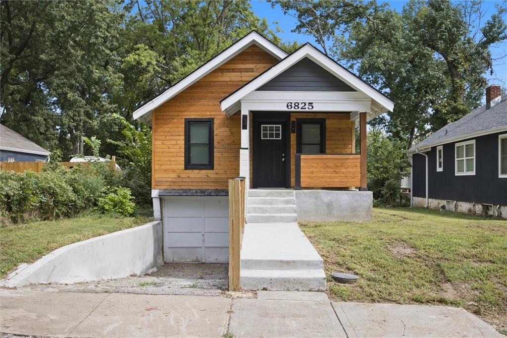 6825 S Benton Avenue Property Photo 1