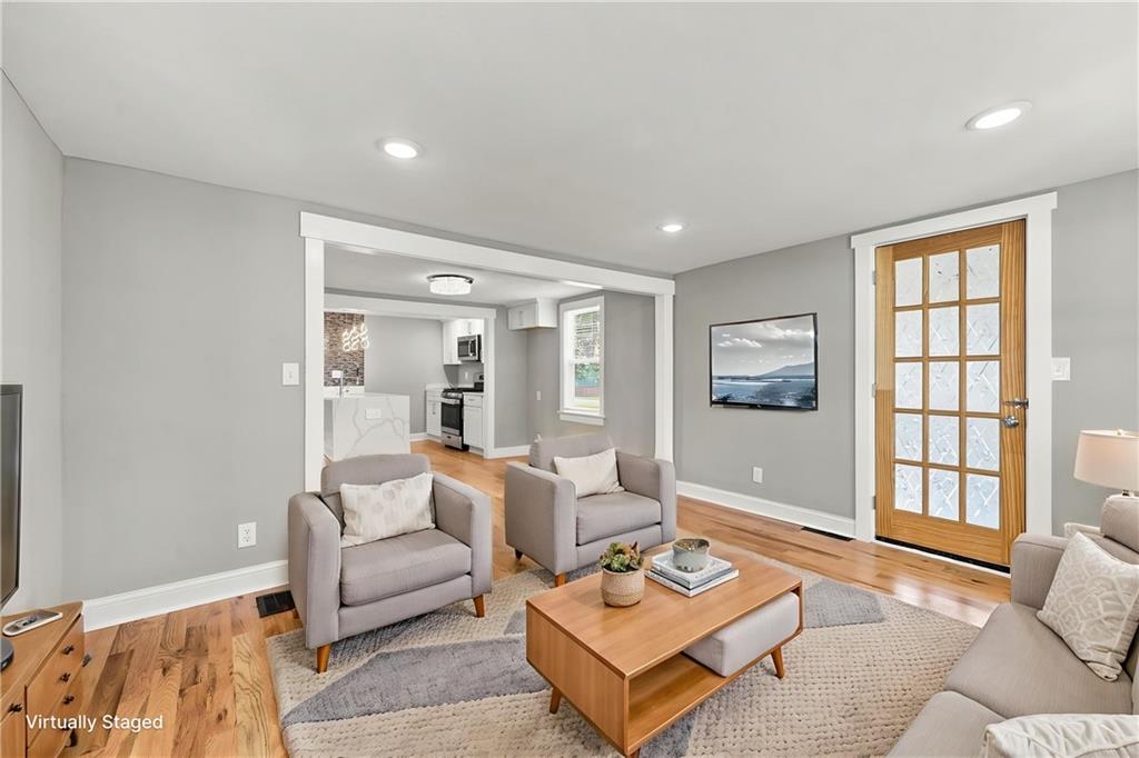 1129 S Dodgion Avenue Property Photo 2