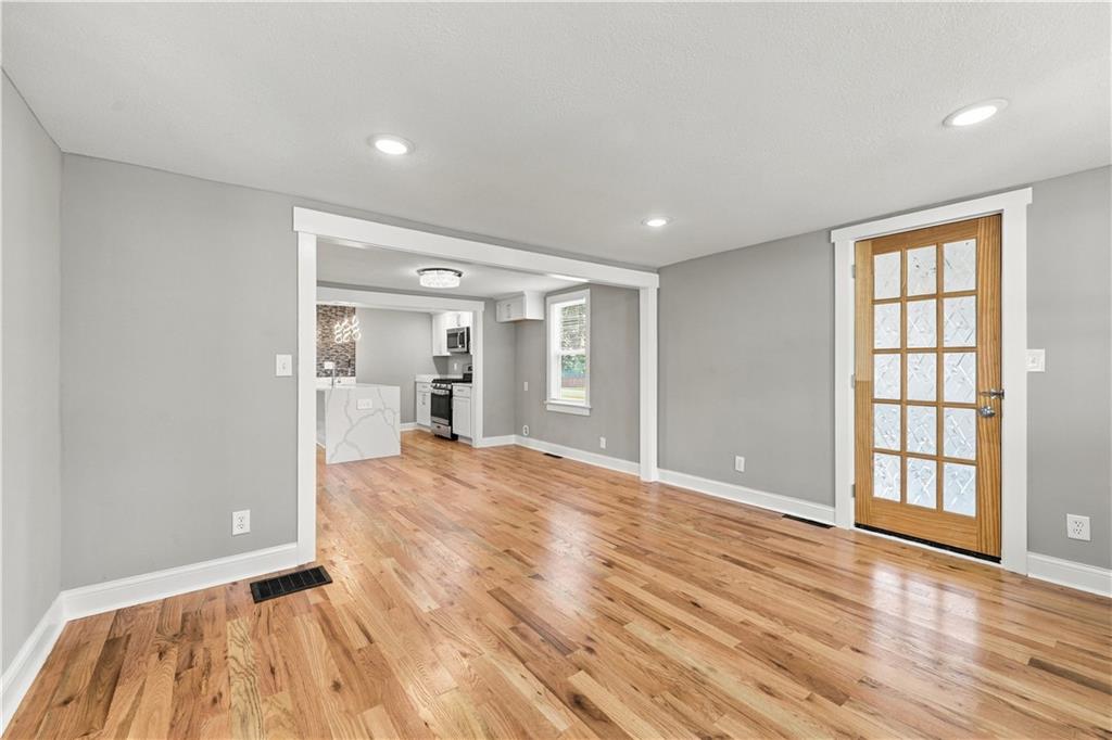1129 S Dodgion Avenue Property Photo 3