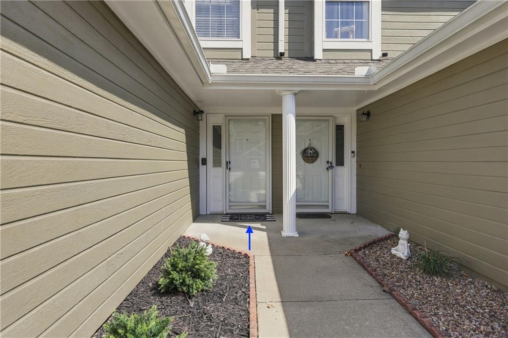 6045 Ne Moonstone Drive Property Photo 2