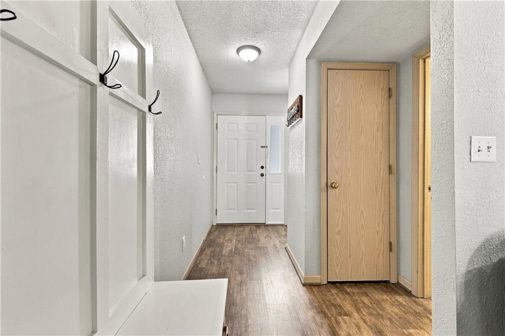 6045 Ne Moonstone Drive Property Photo 3