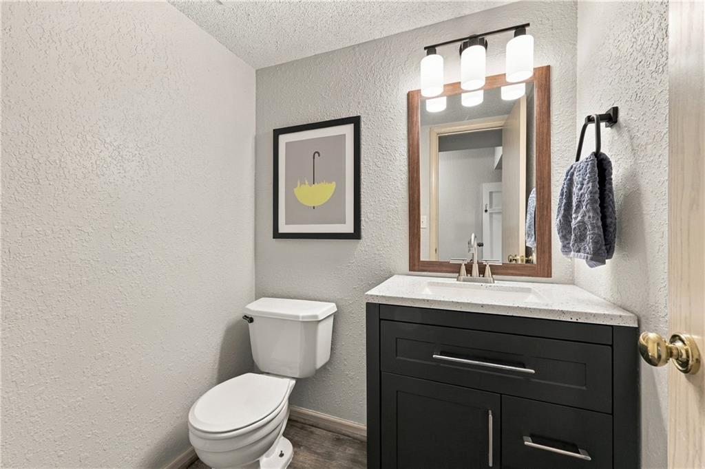 6045 Ne Moonstone Drive Property Photo 4