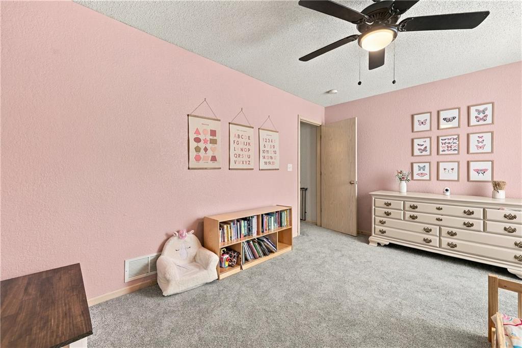 6045 Ne Moonstone Drive Property Photo 14