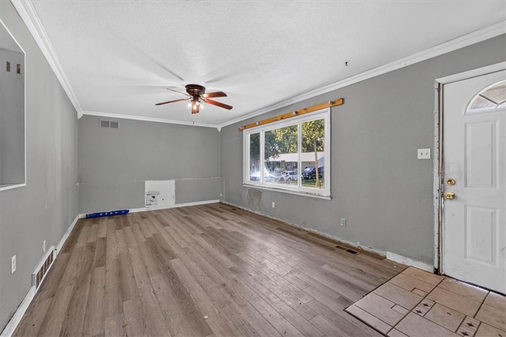 108 N Grant Avenue Property Photo 6