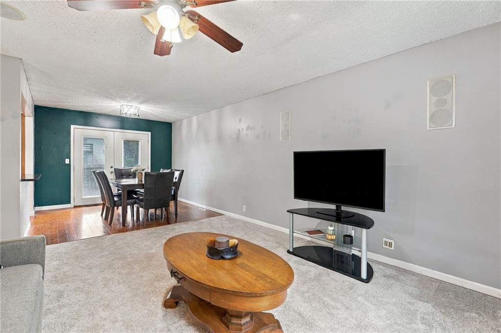1112 Randall Road Property Photo 9
