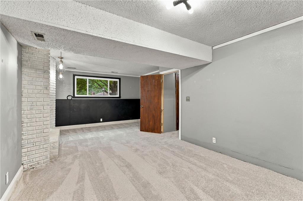 1112 Randall Road Property Photo 27
