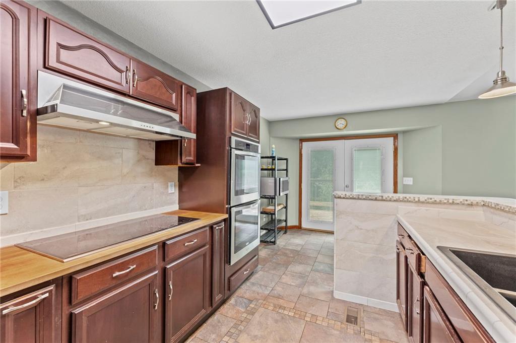24129 Hollingsworth Road Property Photo 4