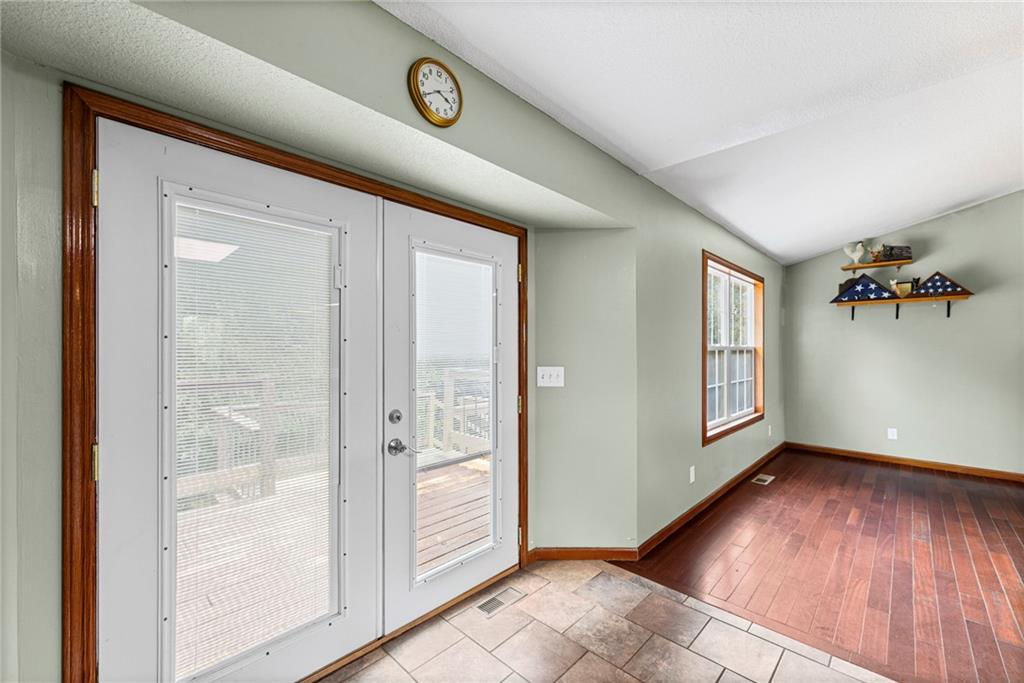24129 Hollingsworth Road Property Photo 6
