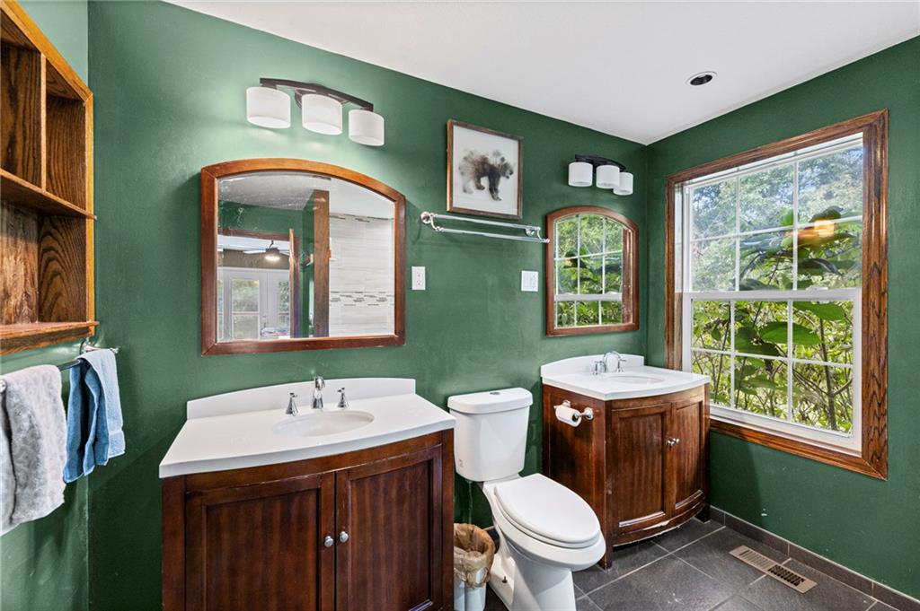 24129 Hollingsworth Road Property Photo 13