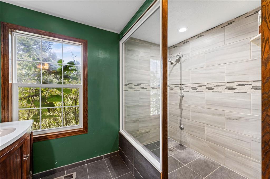 24129 Hollingsworth Road Property Photo 14