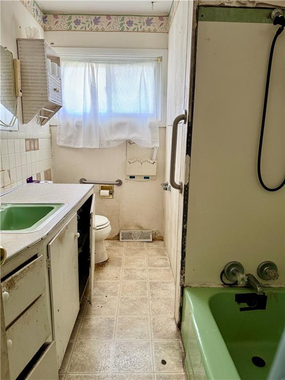 5821 Rosehill Road Property Photo 13