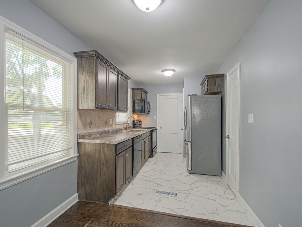 1222 W 26th Street Property Photo 7