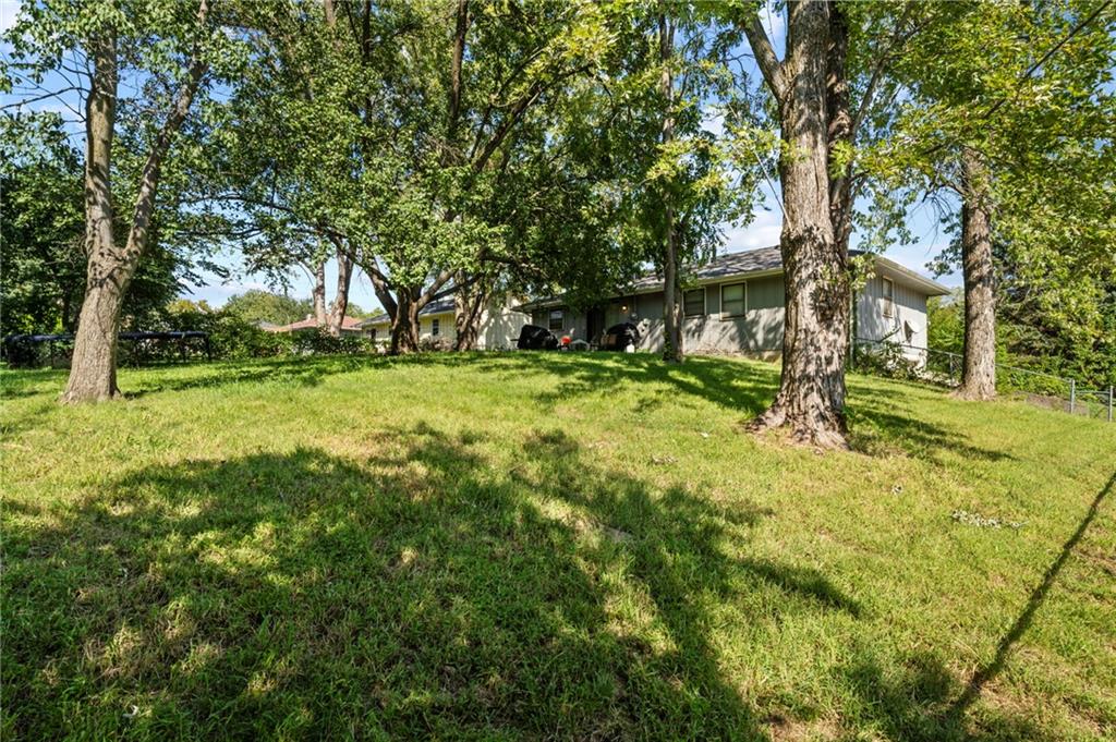 2608 S 16th Terrace Property Photo 27