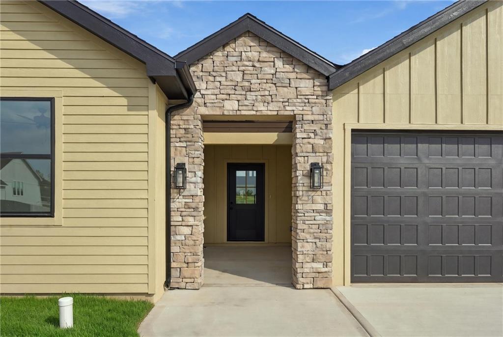 1102 Bluestem Circle Property Photo 3