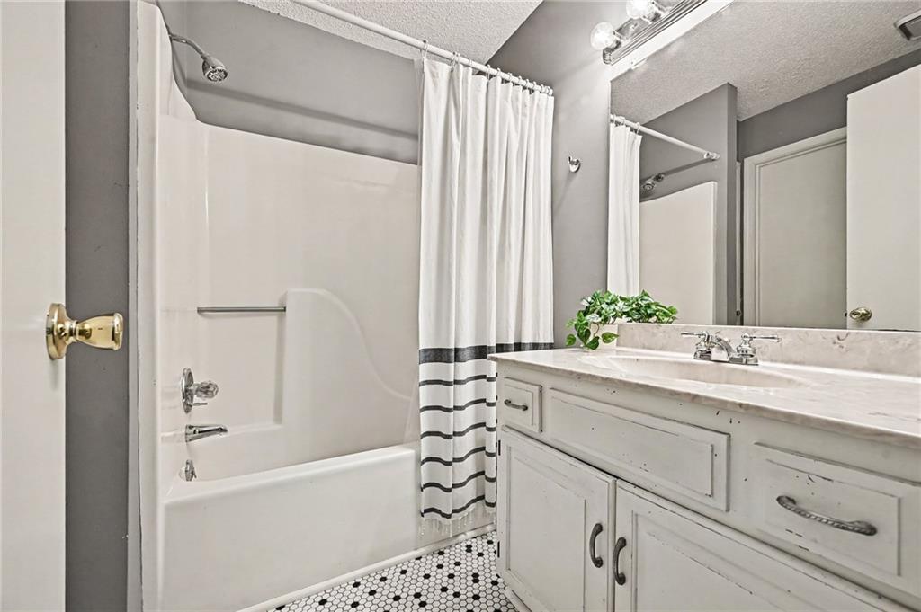 11225 N Tracy Avenue Property Photo 15