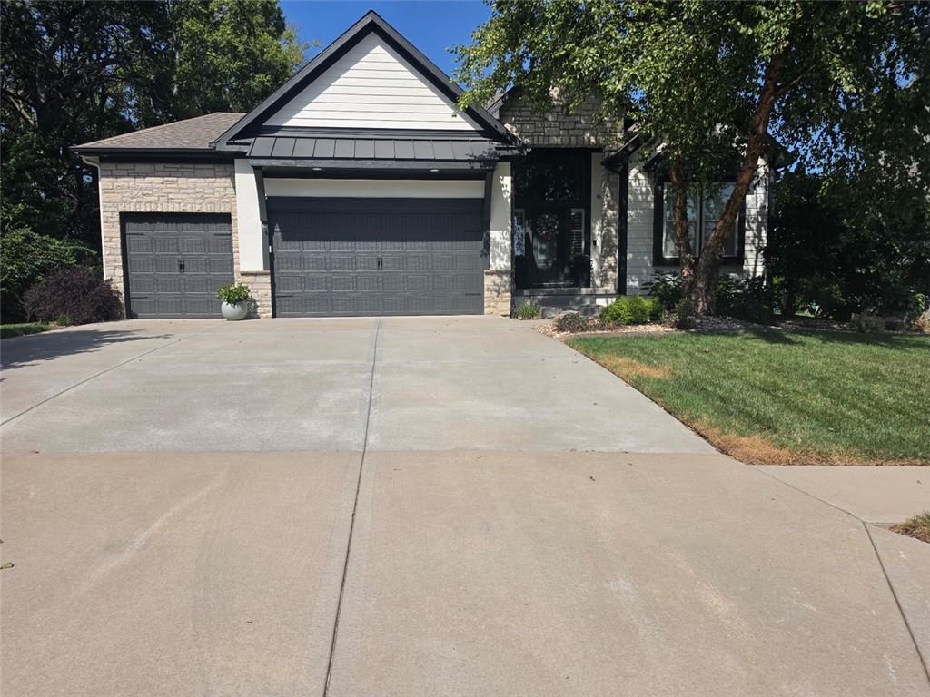 15882 W 165th Terrace Property Photo 2