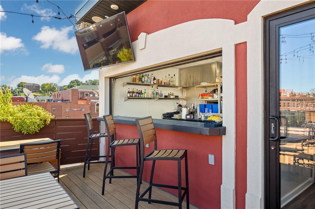 722 Felix Street Property Photo 21