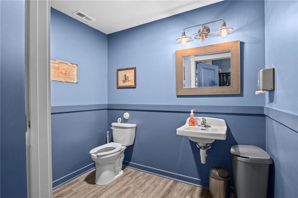 722 Felix Street Property Photo 30