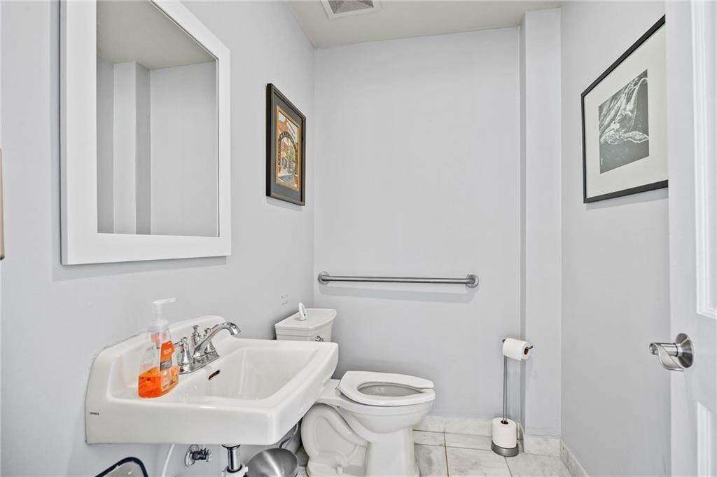 722 Felix Street Property Photo 36