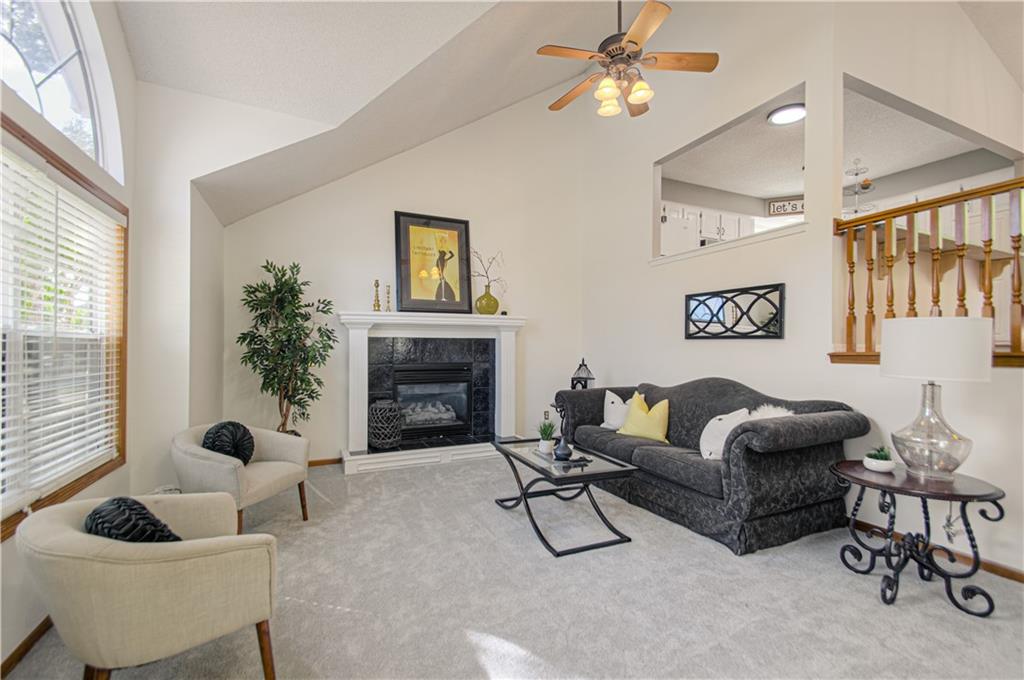 18412 W 163rd Street Property Photo 4