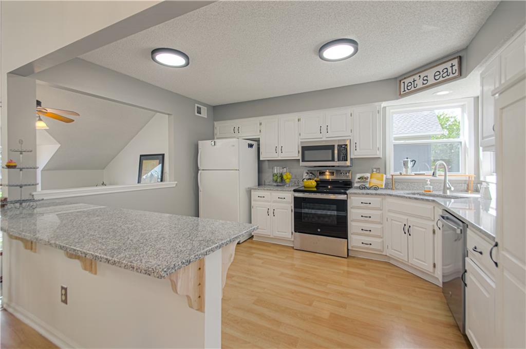 18412 W 163rd Street Property Photo 10